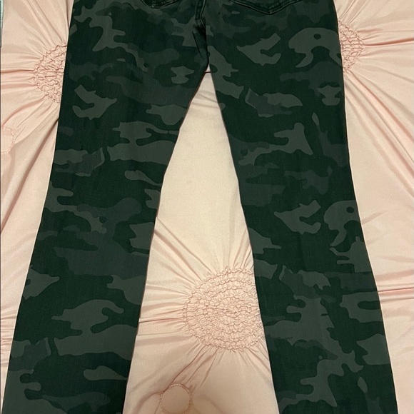 🌸A bundle of ladies jeans 👖 clothes are name brand 😊 - Picture 10 of 16